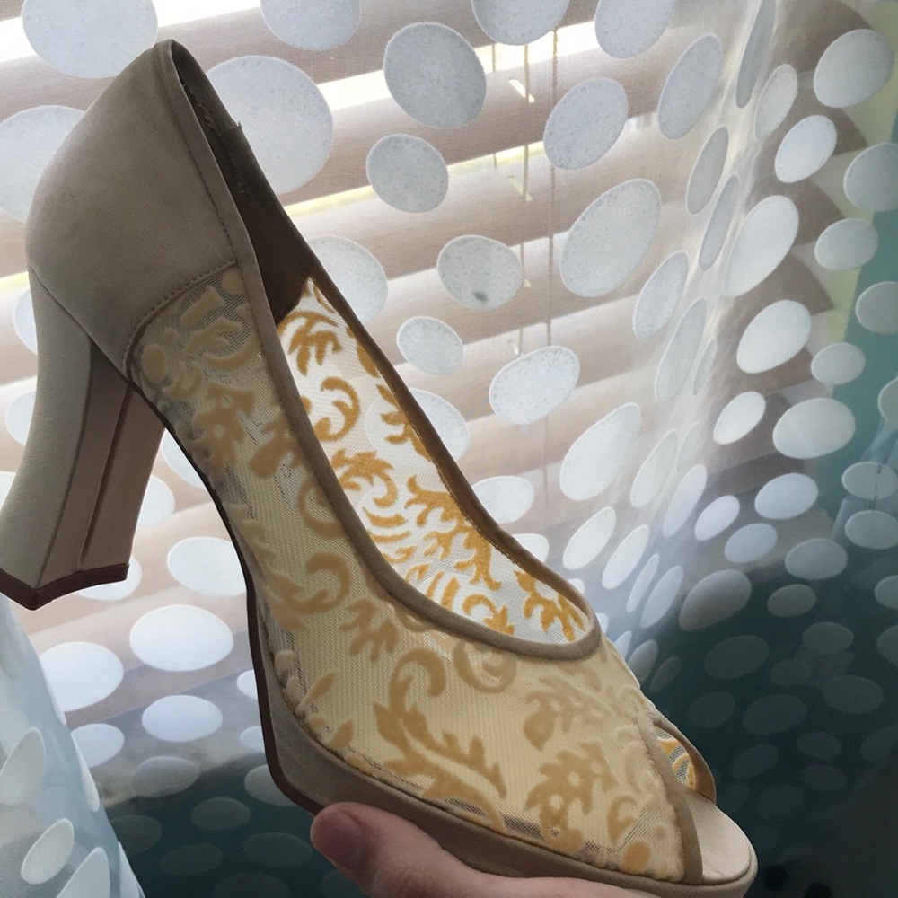 BEAUTIFUL Ann Marino Mesh Lace heels